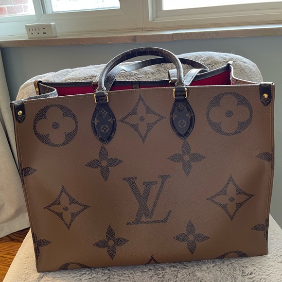 Authentic Louis Vuitton OnTheGo Reverse Canvas
Monogram GM - Picture 10 of 17